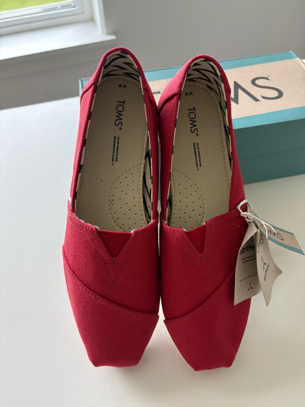 Toms Red canvas Flats - Size 9 NWT